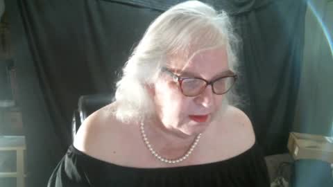 Snapshot of sissydianetx chatting on 02-09-25, 01:56 Sissy Diane online show from 02-09-25, 01:56