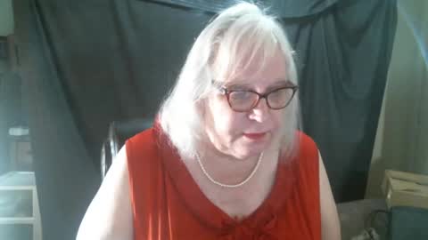 Snapshot of sissydianetx chatting on 02-22-25, 02:08 Sissy Diane online show from 02-22-25, 02:08