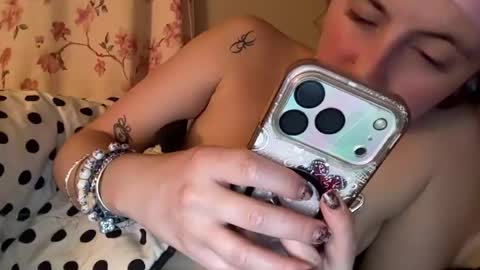 Snapshot of sistinethebrat chatting on 07-04-26, 11:27 sistine online show from 07-04-26, 11:27