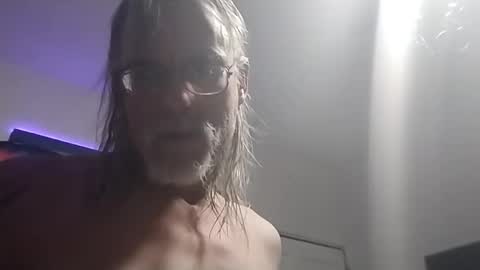 Snapshot of six_will_do chatting on 12-22-25, 12:18 Jimmy B online show from 12-22-25, 12:18