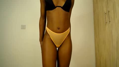 Snapshot of sizzly_ass chatting on 05-19-26, 02:01 sizzly_ass online show from 05-19-26, 02:01