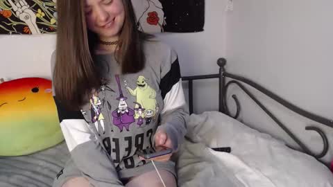 Snapshot of sk8t3rgurl chatting on 11-09-25, 04:00 sk8t3rgurl online show from 11-09-25, 04:00