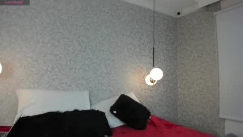 SKAILYN ANGELS online show from 10-31-25, 07:04