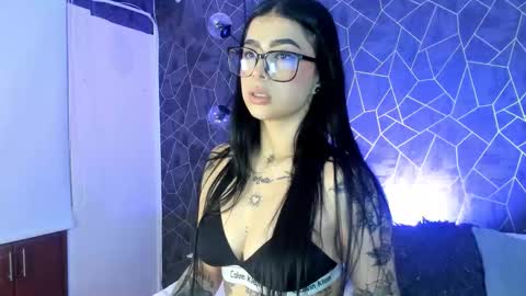 SKAILYN ANGELS online show from 11-19-25, 04:45