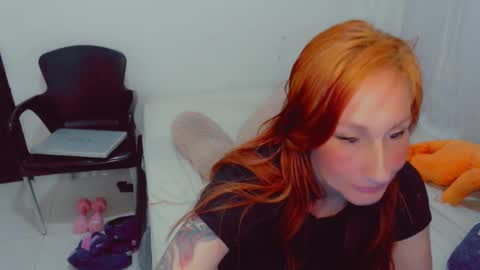 Snapshot of skarlett2072 chatting on 09-22-25, 07:32 Arlett online show from 09-22-25, 07:32