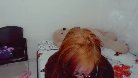 Snapshot of skarlett2072 chatting on 09-28-25, 04:45 Arlett online show from 09-28-25, 04:45