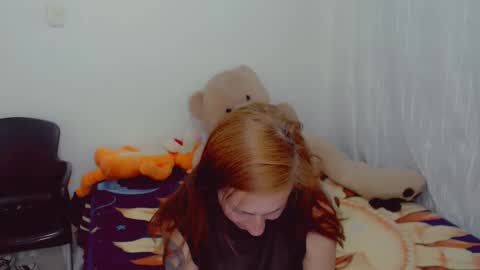 Snapshot of skarlett2072 chatting on 10-15-25, 01:06 Arlett online show from 10-15-25, 01:06