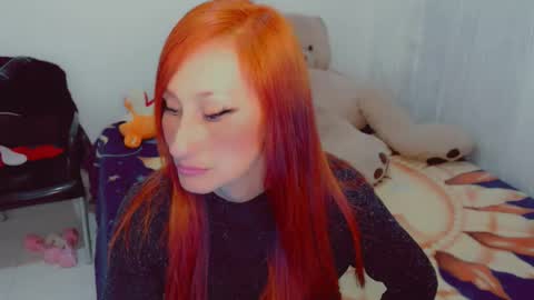 Snapshot of skarlett2072 chatting on 10-19-25, 02:12 Arlett online show from 10-19-25, 02:12