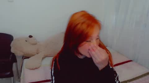 Snapshot of skarlett2072 chatting on 10-25-25, 04:02 Arlett online show from 10-25-25, 04:02