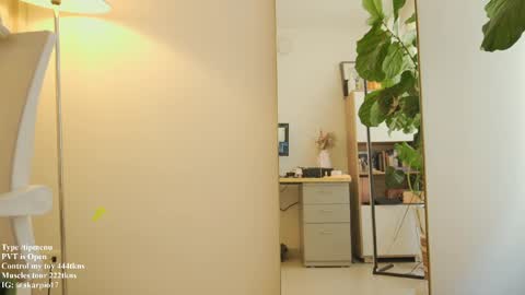 Im Scarlett  ONLINE  5pm-10pm NYC time  online show from 05-10-26, 04:34