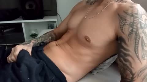 Snapshot of skater19xxx chatting on 03-14-26, 06:35 miguel online show from 03-14-26, 06:35
