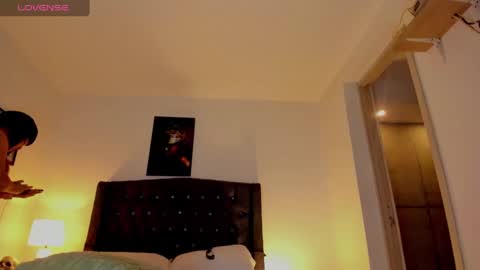 Snapshot of skay_hot chatting on 09-25-25, 11:52 Skay online show from 09-25-25, 11:52