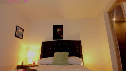 Snapshot of skay_hot chatting on 10-04-25, 05:22 Skay online show from 10-04-25, 05:22