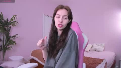 Snapshot of skelerata chatting on 10-13-25, 01:05 Emily online show from 10-13-25, 01:05