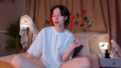 Snapshot of skelerata chatting on 10-29-25, 01:41 Emily online show from 10-29-25, 01:41