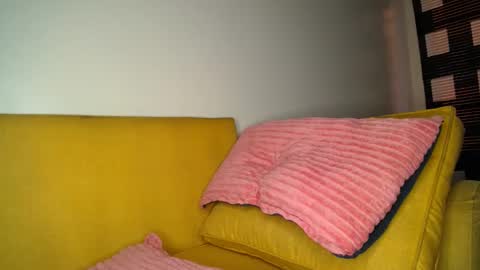 Krystal Belle online show from 01-04-25, 12:49