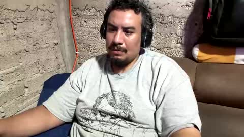 Snapshot of skinhell chatting on 11-03-25, 01:08 Elias online show from 11-03-25, 01:08