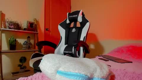 Your Queen Esthefi online show from 01-06-25, 05:38