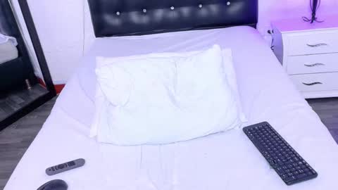 skinny_hottie18 online show from 03-05-25, 02:23