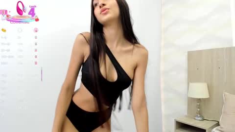 Snapshot of skinny_lili chatting on 03-07-25, 10:54 Lily online show from 03-07-25, 10:54