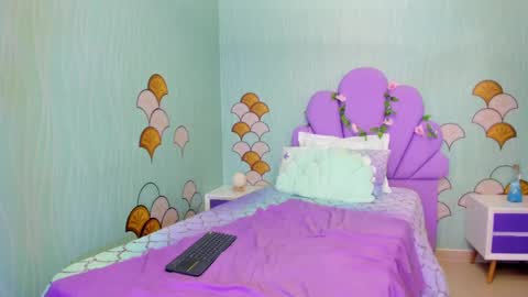 Snapshot of skinny_linda chatting on 01-21-25, 01:11 online show from 01-21-25, 01:11