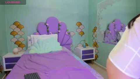 Snapshot of skinny_linda chatting on 01-24-25, 10:11 online show from 01-24-25, 10:11