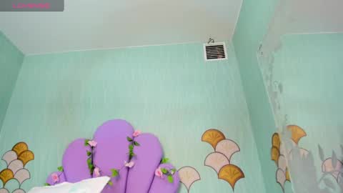 Snapshot of skinny_linda chatting on 01-24-25, 04:17 online show from 01-24-25, 04:17