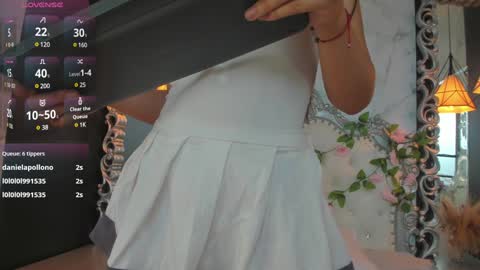 Snapshot of skinny_linda chatting on 02-08-25, 04:14 online show from 02-08-25, 04:14