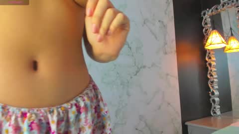 Snapshot of skinny_linda chatting on 03-01-25, 04:33 online show from 03-01-25, 04:33