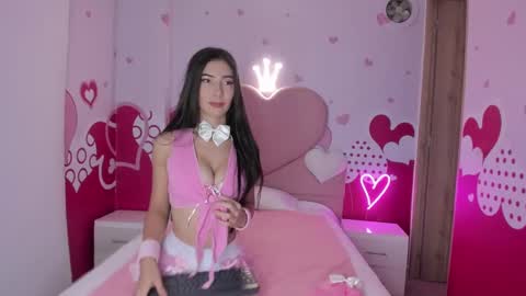 Snapshot of skinny_linda chatting on 03-12-25, 10:16 online show from 03-12-25, 10:16