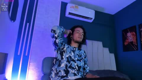 Snapshot of skinny_mac_ chatting on 05-17-26, 02:02 Mac online show from 05-17-26, 02:02