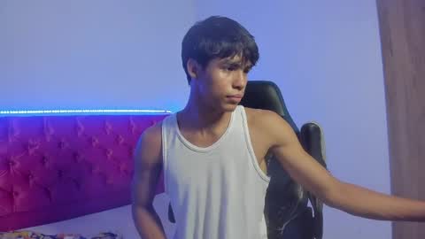 Snapshot of skinny_sam23 chatting on 04-27-26, 02:31 sam online show from 04-27-26, 02:31