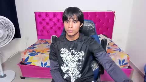 Snapshot of skinny_sam23 chatting on 07-04-26, 05:35 sam online show from 07-04-26, 05:35