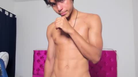 Snapshot of skinny_sam23 chatting on 07-10-26, 05:01 sam online show from 07-10-26, 05:01