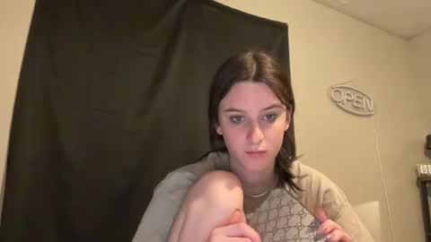 Snapshot of skinnyangel21 chatting on 11-30-25, 06:17 skinnyangel21 online show from 11-30-25, 06:17