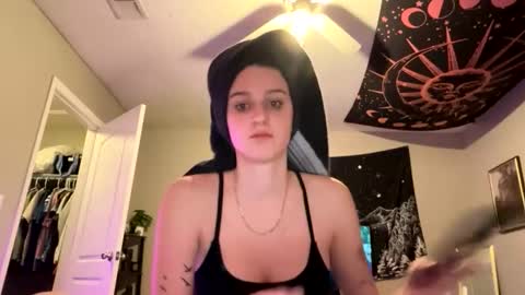 Snapshot of skinnyangel21 chatting on 01-18-26, 04:05 skinnyangel21 online show from 01-18-26, 04:05