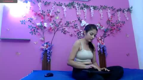 Snapshot of skinnybarbie022 chatting on 06-22-26, 01:18 barbi online show from 06-22-26, 01:18