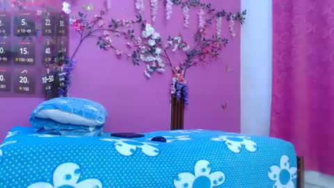 Snapshot of skinnybarbie022 chatting on 06-30-26, 01:17 barbi online show from 06-30-26, 01:17