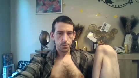 Snapshot of skinnybigcock2 chatting on 12-22-24, 09:22 SkinnyBigCock2 online show from 12-22-24, 09:22