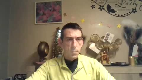 Snapshot of skinnybigcock2 chatting on 12-28-24, 03:04 SkinnyBigCock2 online show from 12-28-24, 03:04