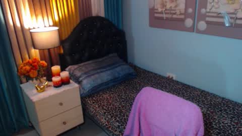 Snapshot of skinnyhotfantasy chatting on 10-14-25, 06:09 NICOLE online show from 10-14-25, 06:09