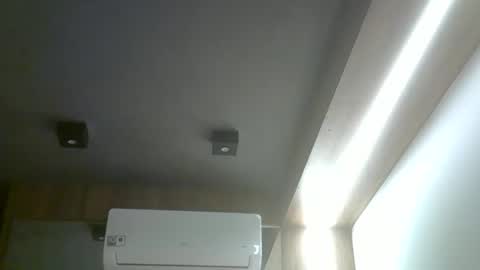 skinnykittencam online show from 11-26-25, 06:14