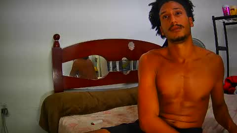 Snapshot of skinnylatinman chatting on 02-17-25, 04:04 Skinny Latin Man online show from 02-17-25, 04:04