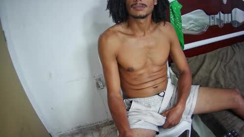 Snapshot of skinnylatinman chatting on 09-26-25, 04:11 Skinny Latin Man online show from 09-26-25, 04:11