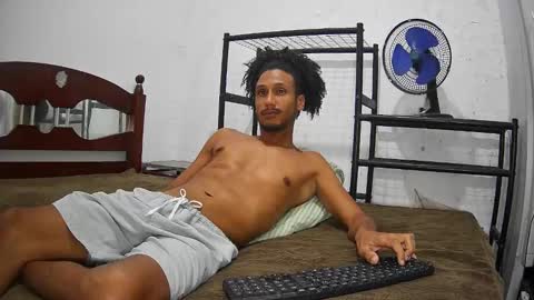 Snapshot of skinnylatinman chatting on 09-30-25, 09:53 Skinny Latin Man online show from 09-30-25, 09:53