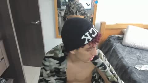 Snapshot of skinnypipe15 chatting on 10-24-25, 12:01 skinnypipe15 online show from 10-24-25, 12:01