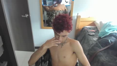 Snapshot of skinnypipe15 chatting on 10-26-25, 02:12 skinnypipe15 online show from 10-26-25, 02:12