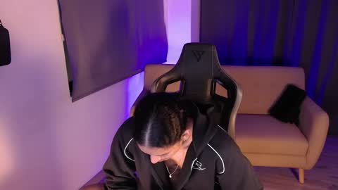 Snapshot of skull_prospect chatting on 03-06-26, 06:10 Liam Vokov online show from 03-06-26, 06:10