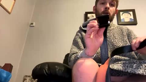 Snapshot of skuzzy25 chatting on 12-26-24, 05:04 skuzzy25 online show from 12-26-24, 05:04