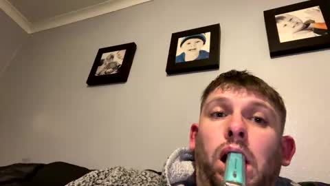 Snapshot of skuzzy25 chatting on 01-19-25, 03:50 skuzzy25 online show from 01-19-25, 03:50